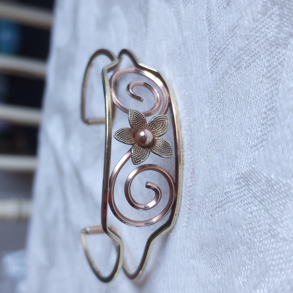 VTG Krementz Flower Spiral cuff Small 2 1/8 inch Tricolor Goldtone Wide bracelet